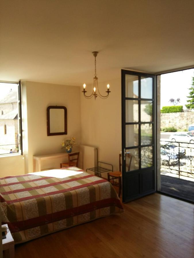 Hotel Le Relais De La Tour Capdenac-Gare Esterno foto